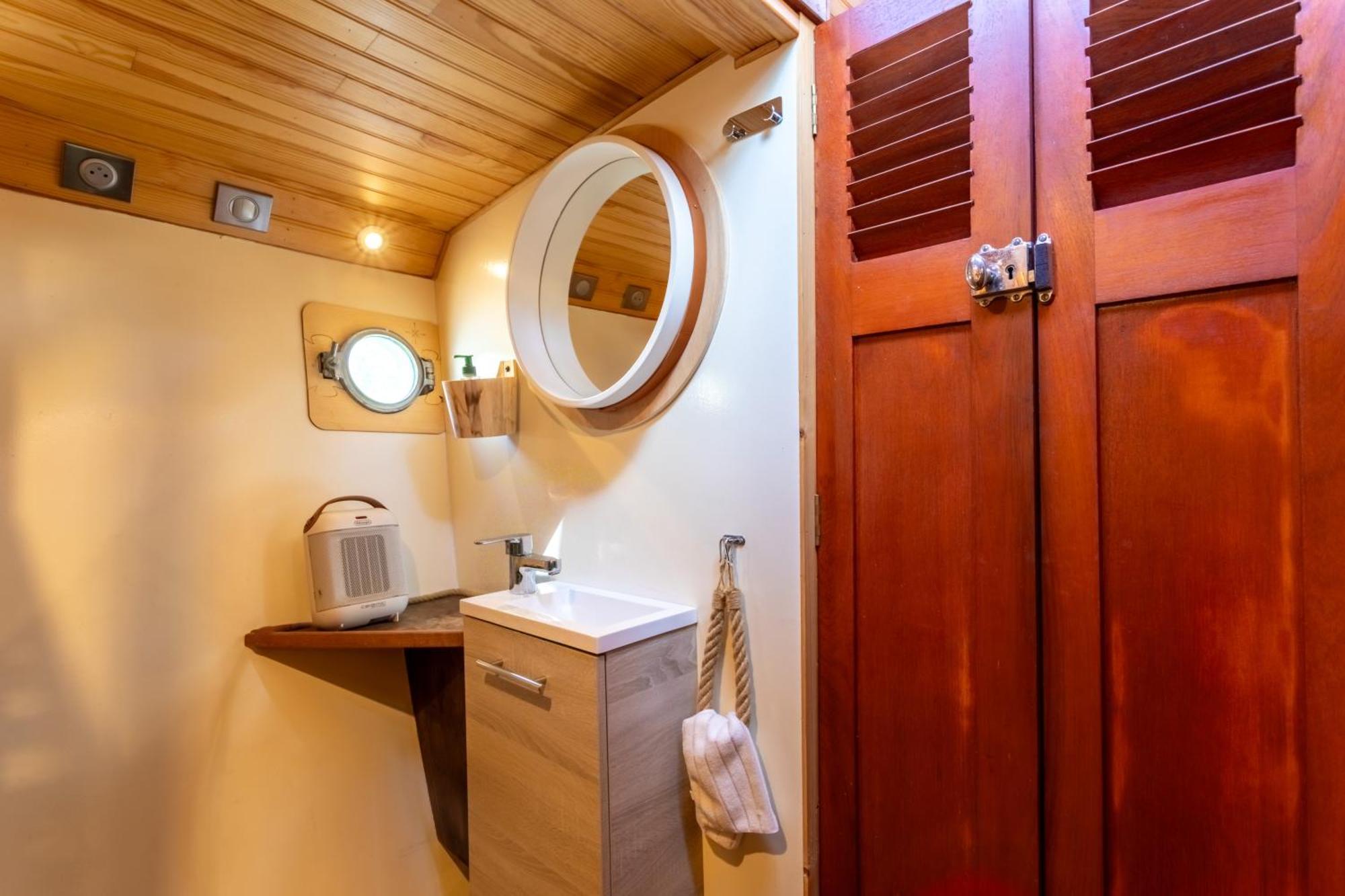 Hotel Bateau Le Nubian Narbona Zewnętrze zdjęcie